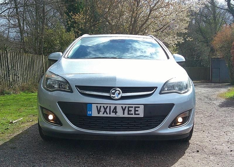 Used Vauxhall Astra Elite 163 HP (119 kW) 2014 Silver Estate