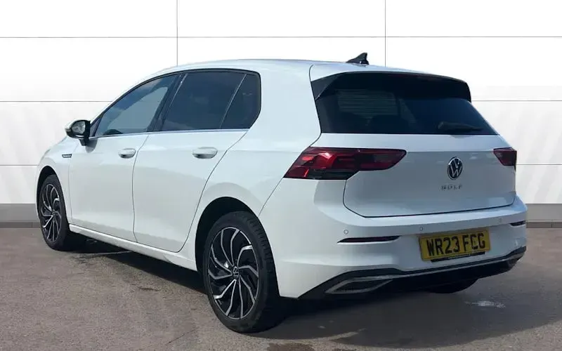 Begagnad VW Golf VIII Edition 131 HK (96 kW) 2023 Halvkombi