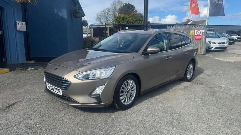 Usado Ford Focus Titanium 125 HP (91 kW) 2018 Prateado Carrinha