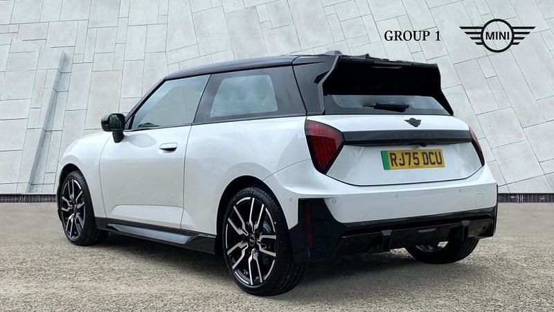 Used Mini Cooper Hatch 135 kW (184 HP) 2025 White Hatchback