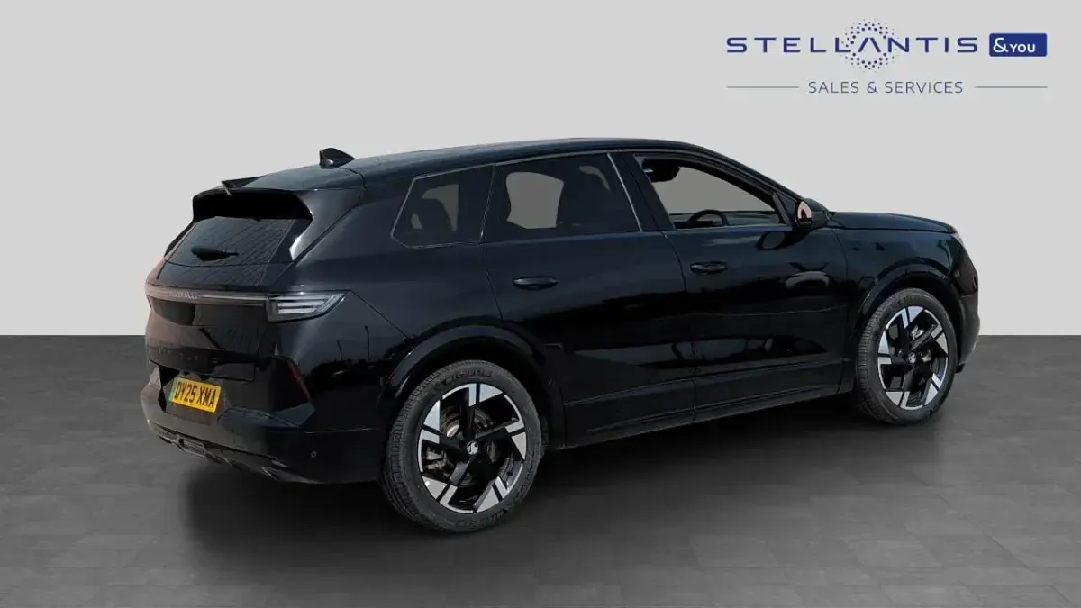 Used Vauxhall Grandland Ultimate 154 kW (210 HP) 2025 Black SUV