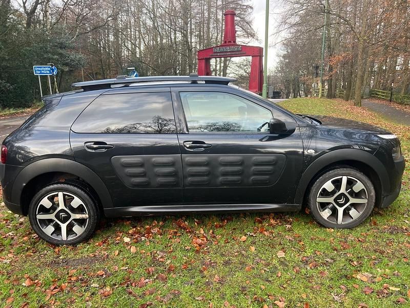 Black Used 2016 Citroën C4 Cactus Flair Hatchback | £4,499 (A bit pricey) - Image 1/4