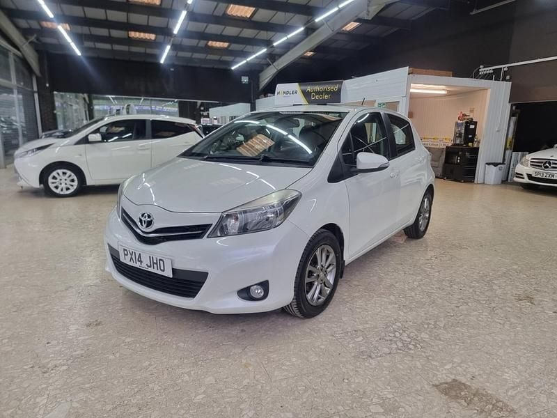 White Used 2014 Toyota Yaris Hatchback | £3,991 (Fair price) - Image 1/4