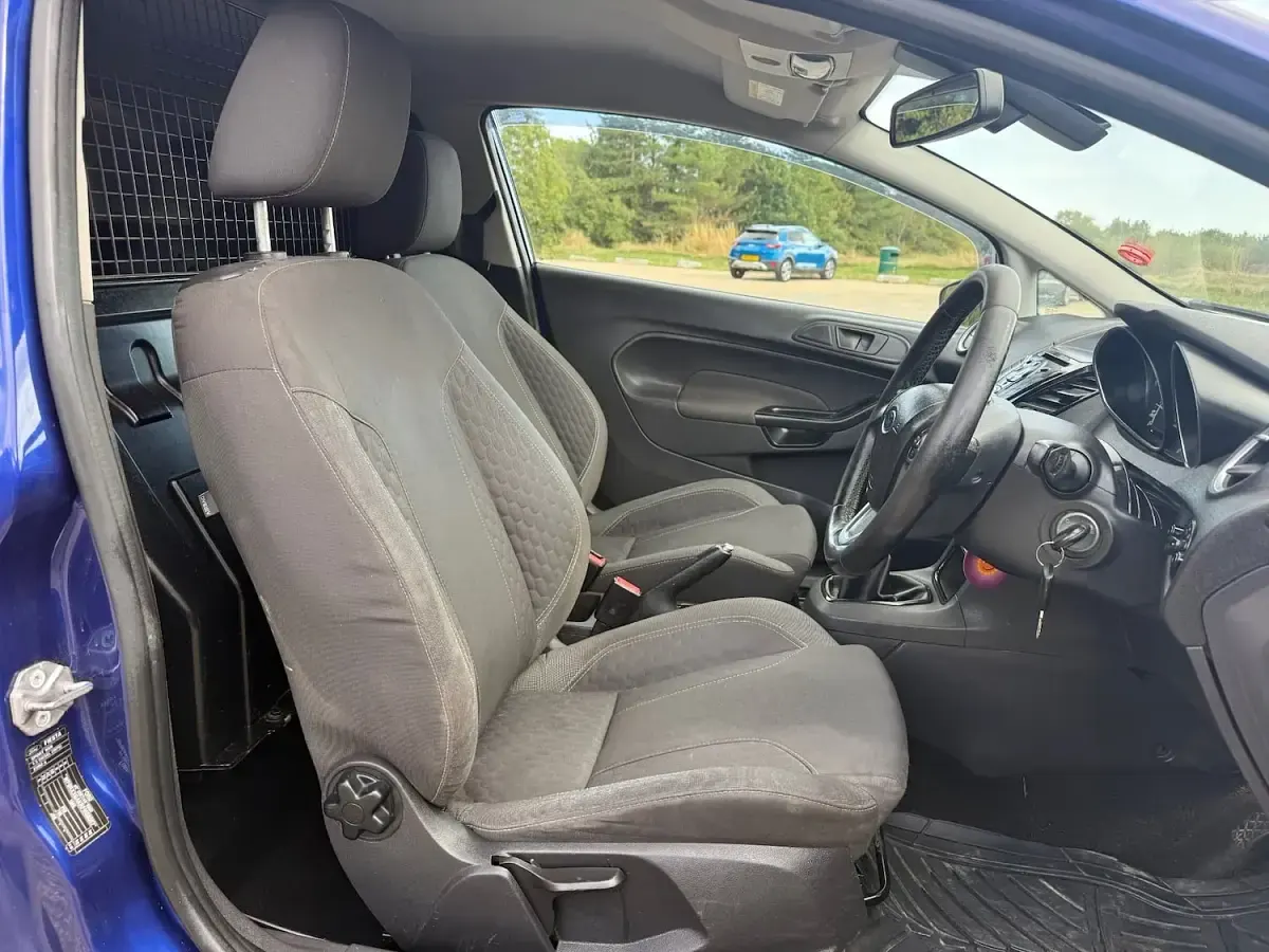 Used Ford Fiesta Sport 75 HP (55 kW) 2015 Blue Hatchback