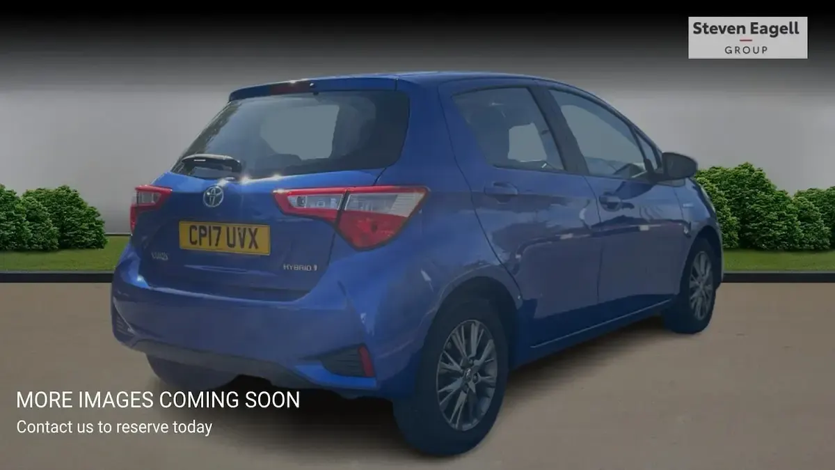 Used Toyota Yaris 100 HP (73 kW) 2017 Blue Hatchback