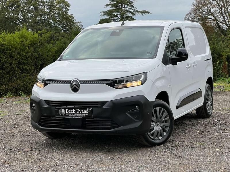 White Used 2024 Citroën Berlingo MPV | £15,300 (Fair price) - Image 1/3