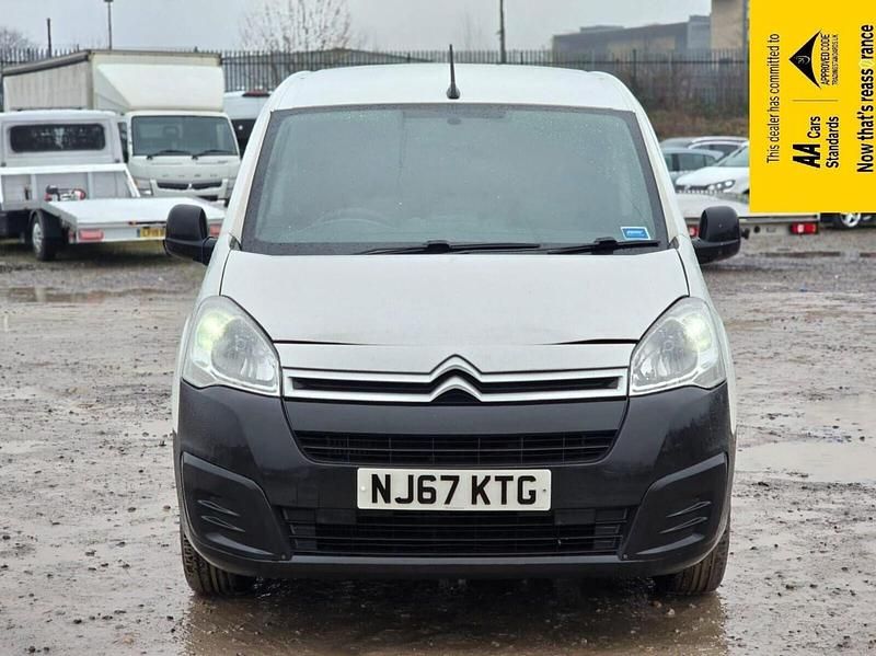 Used Citroën Berlingo 100 HP (73 kW) 2017 White MPV