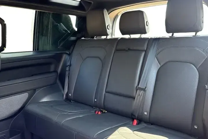 Used Land Rover Defender HSE 250 HP (183 kW) 2023 Grey SUV