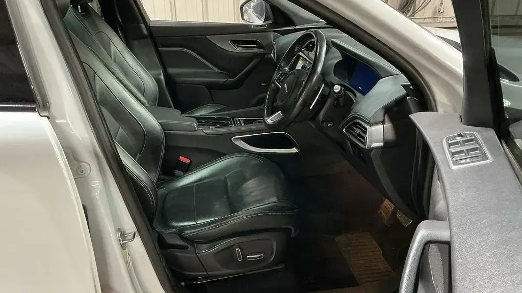 Used Jaguar F-Pace Chequered Flag 180 HP (132 kW) 2019 White SUV