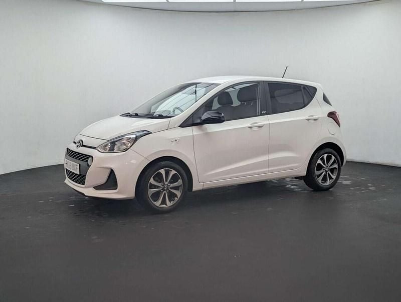 Used Hyundai i10 67 HP (49 kW) 2019 White Hatchback