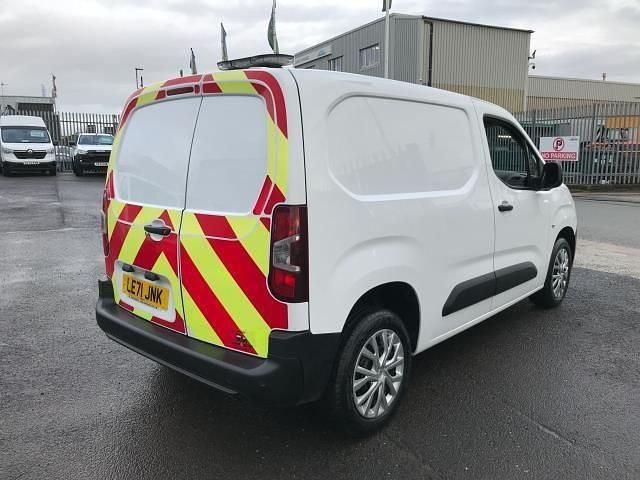 Usado Citroën Berlingo 100 HP (73 kW) 2022 Branco Monovolume