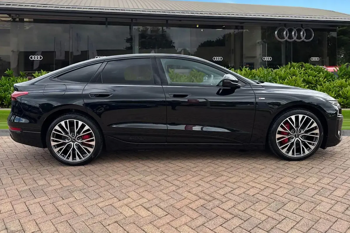New Audi A6 e-tron Comfort 339 kW (462 HP) 2025 Black Hatchback