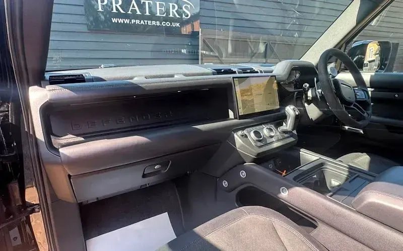 Used Land Rover Defender S 525 HP (386 kW) 2021 Black SUV