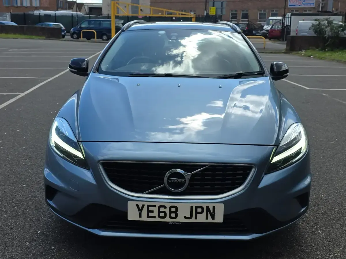 Usado Volvo V40 2018 Azul Utilitario