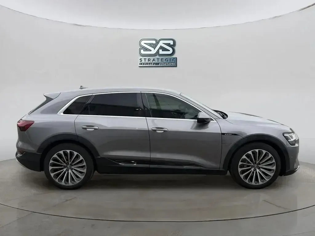 Usado Audi e-tron Advanced 300 kW (408 CV) 2019 Gris SUV
