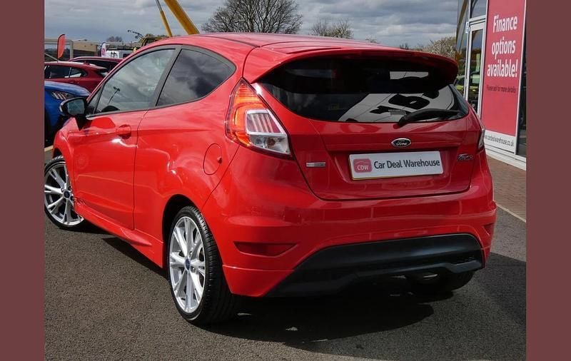 Used Ford Fiesta Zetec 123 HP (90 kW) 2017 Red Hatchback