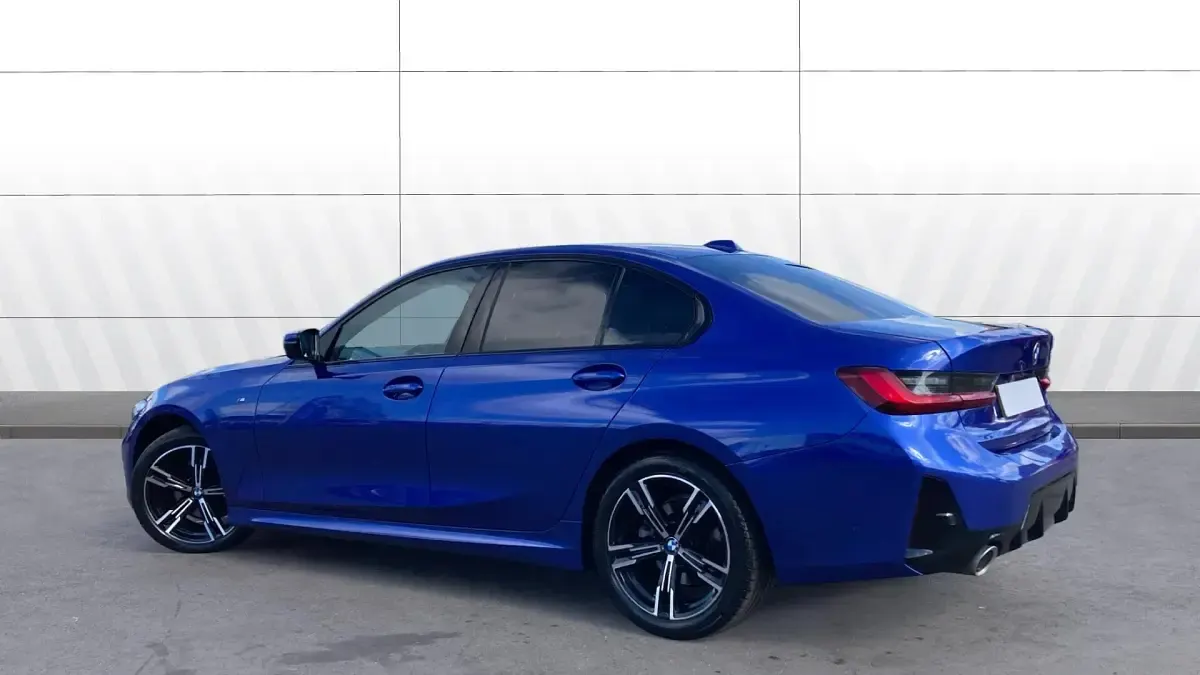 Begagnad BMW 320 M Sport 184 HK (135 kW) 2024 Blå Sedan