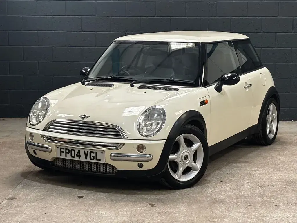 Used Mini Cooper Hatch 115 HP (84 kW) 2004 White Hatchback