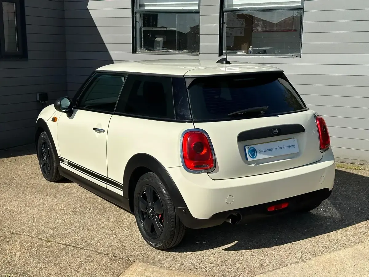 Used Mini ONE Hatch 102 HP (75 kW) 2016 White Hatchback