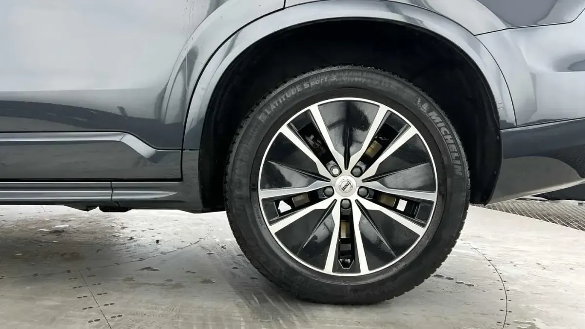 Used Volvo XC90 Momentum 235 HP (172 kW) 2021 SUV