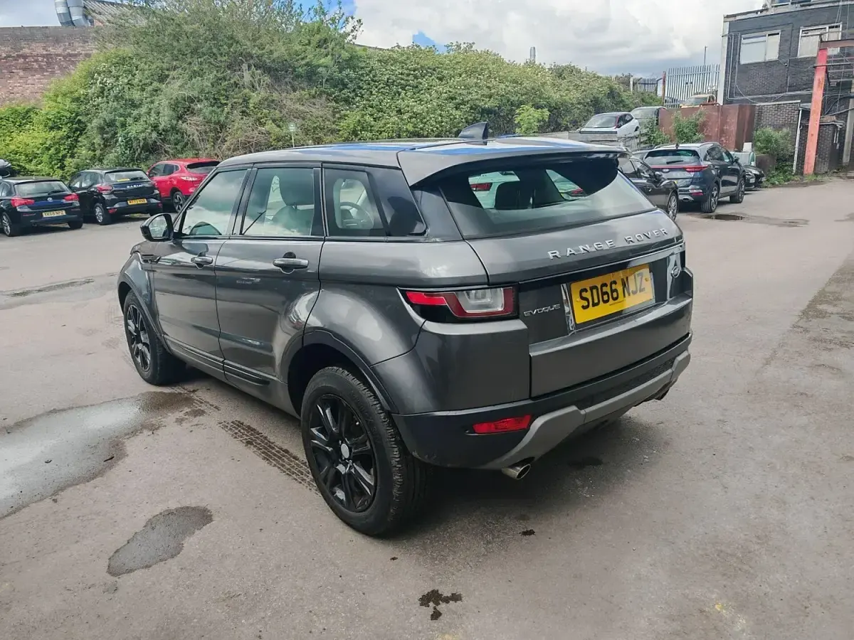 Używany Land Rover Range Rover evoque SE 2016 Szary Kombi