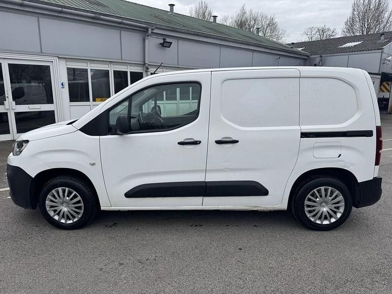 Used Citroën Berlingo 75 HP (55 kW) 2021 White MPV
