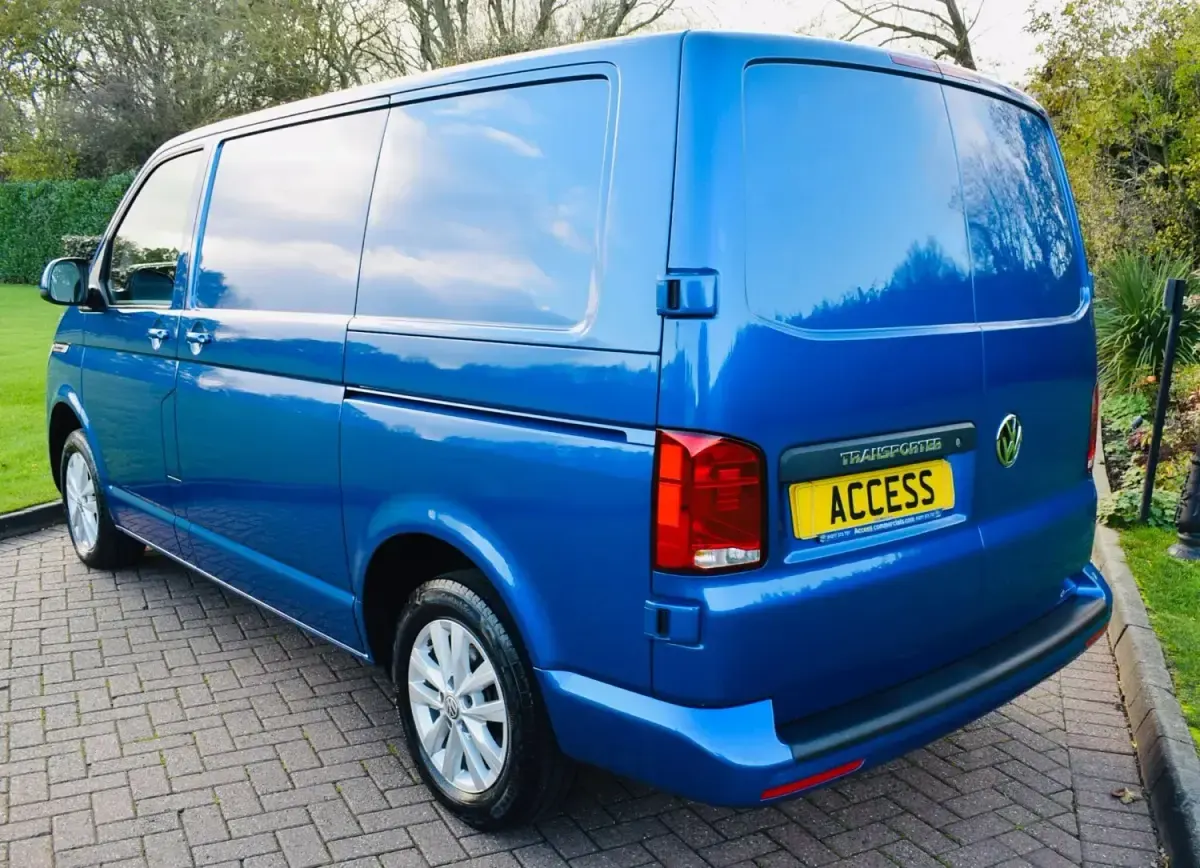 Begagnad VW Transporter Highline 2024 Blå Van