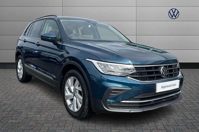 Blue Used 2022 VW Tiguan Life SUV | £17,800 (Fair price) - Image 1/4