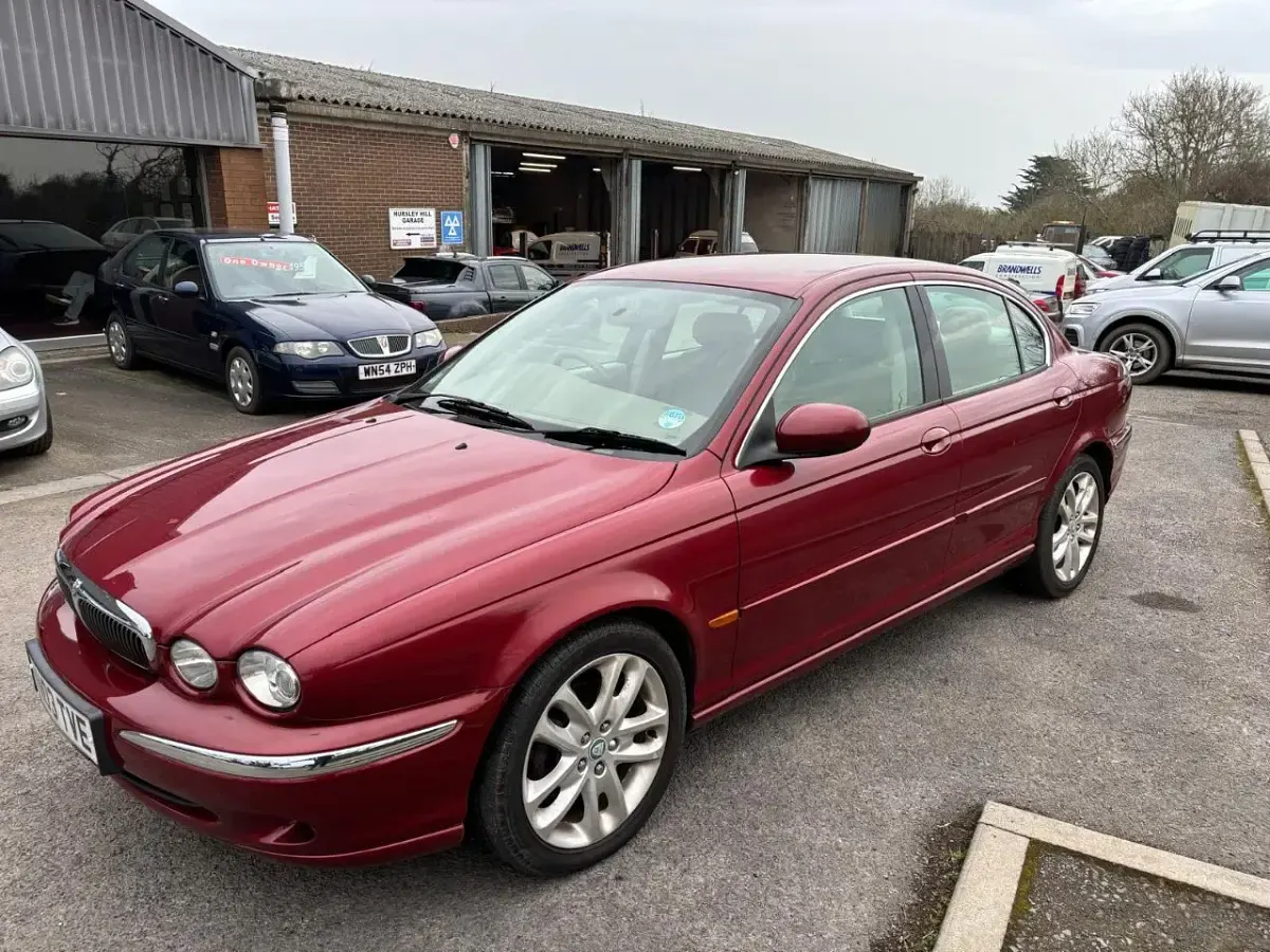Used Jaguar X-type 156 HP (114 kW) 2003 Red Sedan