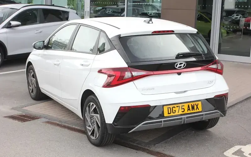 Used Hyundai i20 Advanced 101 HP (74 kW) 2025 White Hatchback
