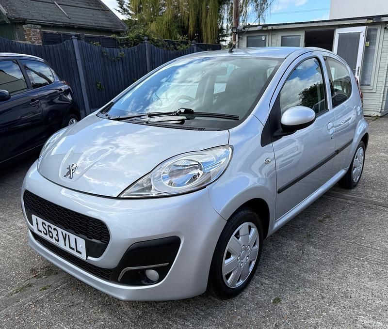 Second-hand Peugeot 107 Active 68 CP (50 kW) 2014 Argintiu Hatchback