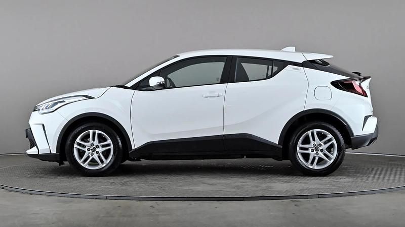 Used Toyota C-HR 122 HP (89 kW) 2023 White SUV