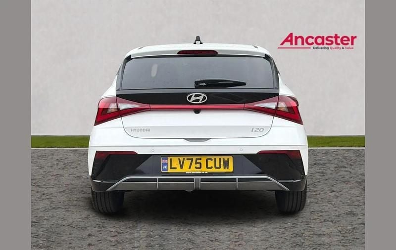 New Hyundai i20 Blackline 90 HP (66 kW) 2026 White Hatchback