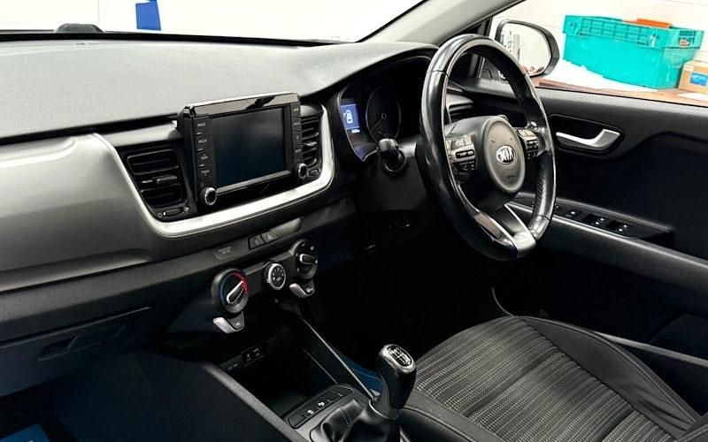 Used Kia Stonic 99 HP (72 kW) 2019 White SUV