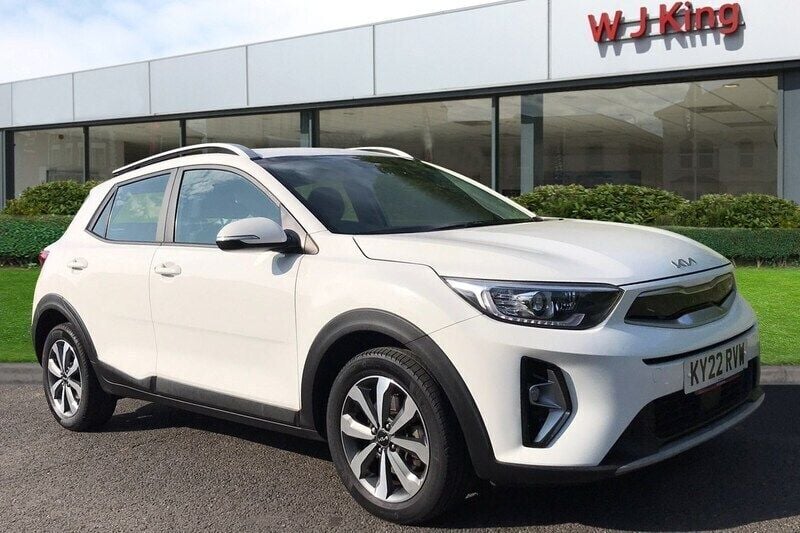 Clear white Used 2022 Kia Stonic 2 SUV | £13,895 (Fair price) - Image 1/3
