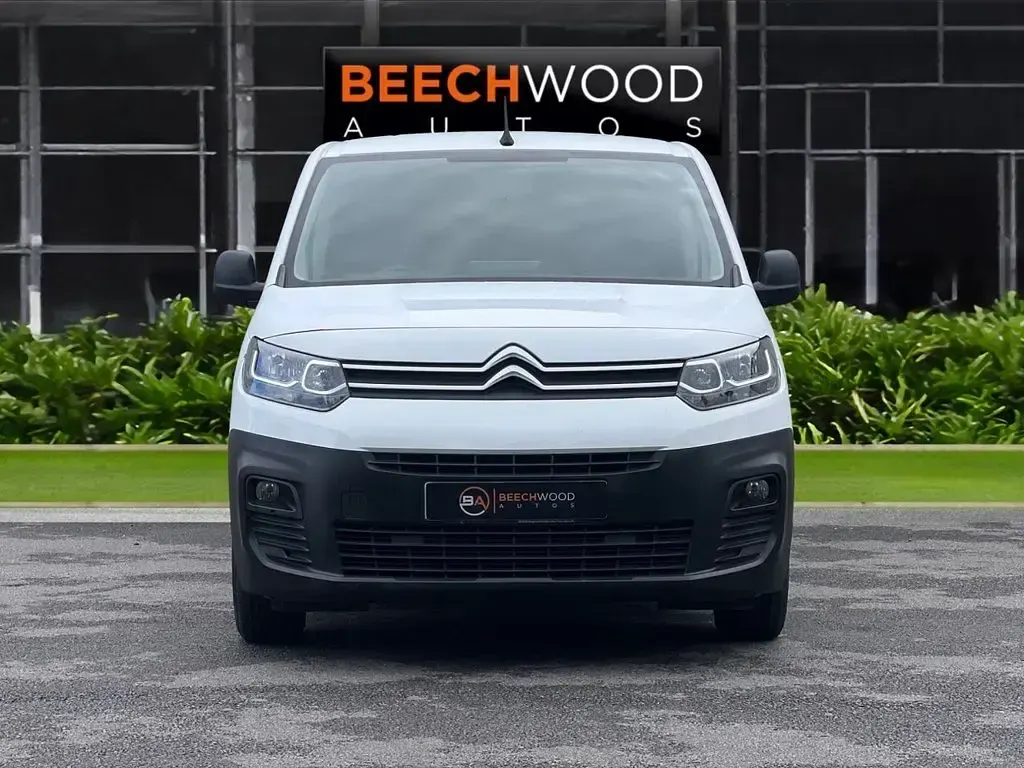 Used Citroën Berlingo 75 HP (55 kW) 2019 White MPV