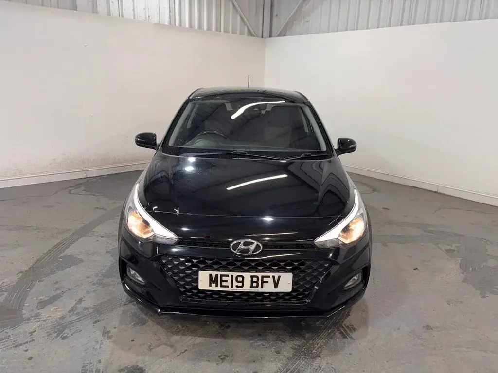 Used Hyundai i20 Premium 100 HP (73 kW) 2019 Black Hatchback
