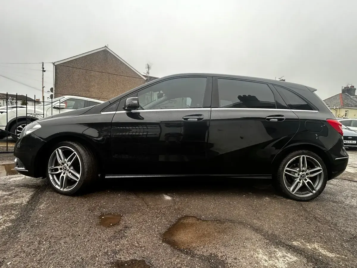 Used Mercedes B180 SE 109 HP (80 kW) 2014 Black Hatchback