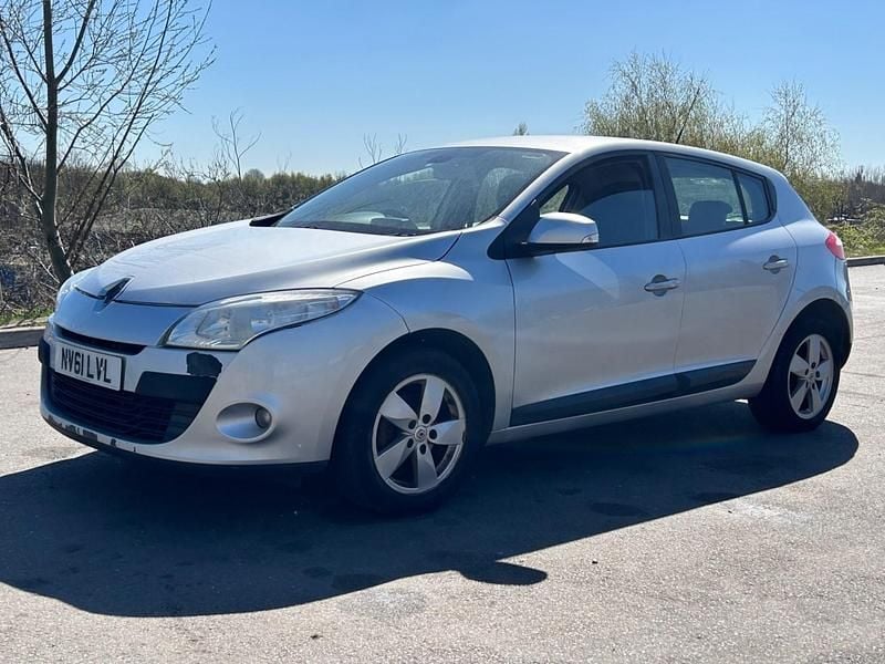 Used Renault Mégane III Dynamique 110 HP (80 kW) 2012 Silver Hatchback