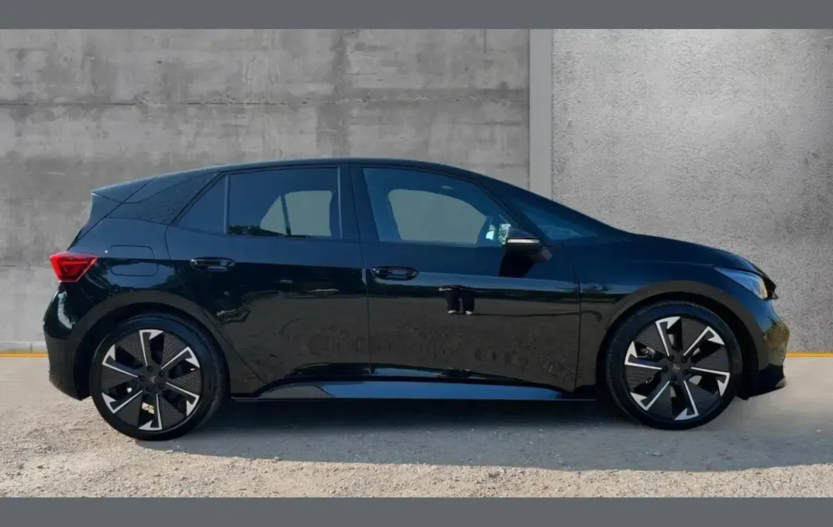 Used Cupra Born e-Boost 169 kW (231 HP) 2025 Midnight black Hatchback