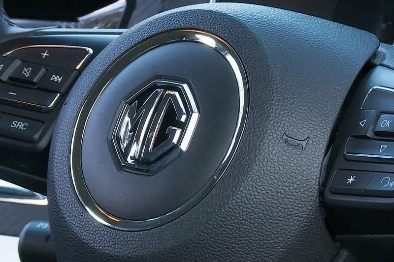 Used MG ZS Exclusive 105 kW (143 HP) 2020 Tri coat  dynamic red SUV