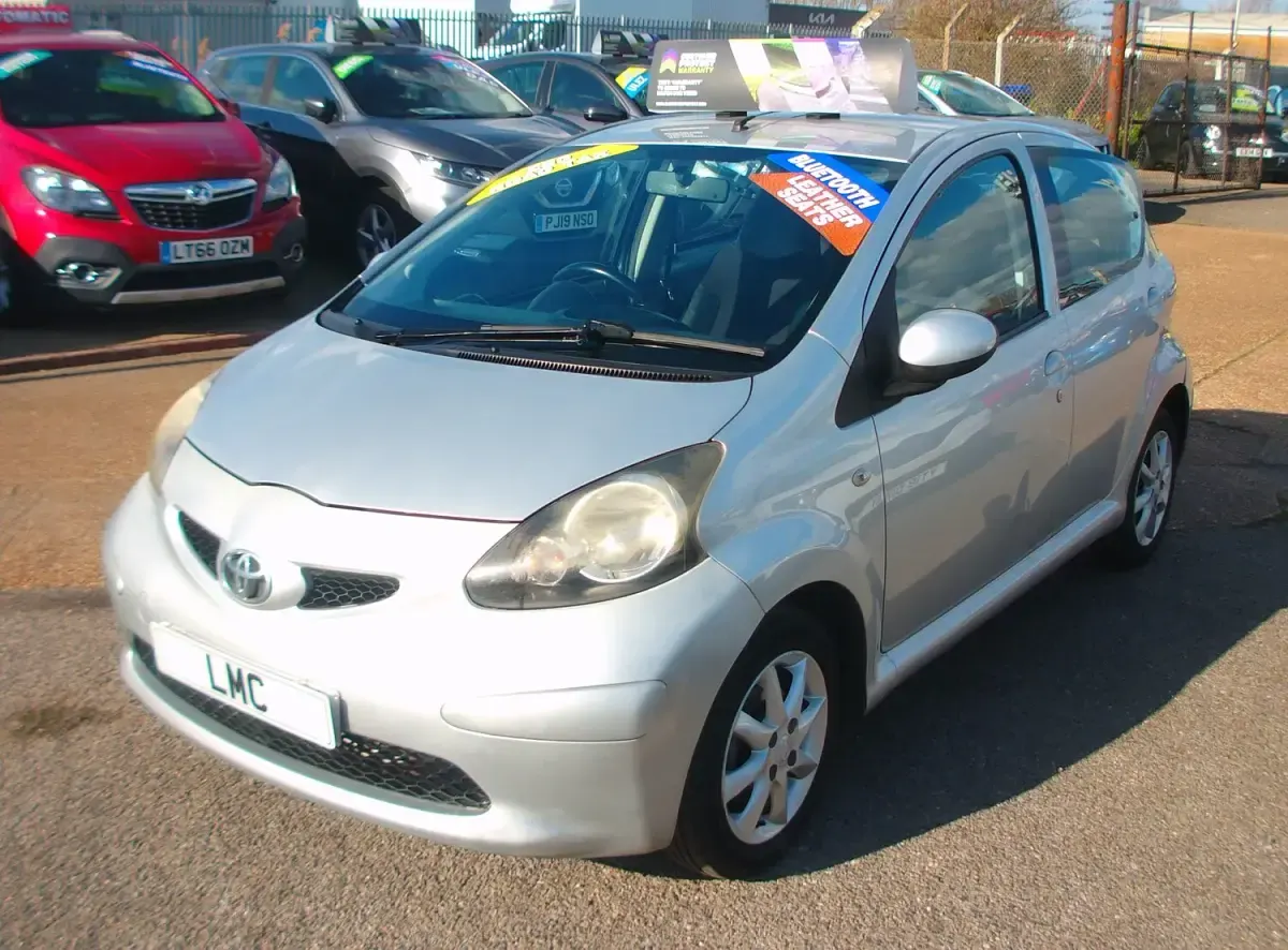 Begagnad Toyota Aygo Platinum 67 HK (49 kW) 2008 Silver Halvkombi
