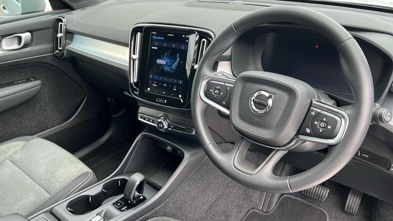 Used Volvo XC40 Core 163 HP (119 kW) 2024 Solid  vapour grey SUV