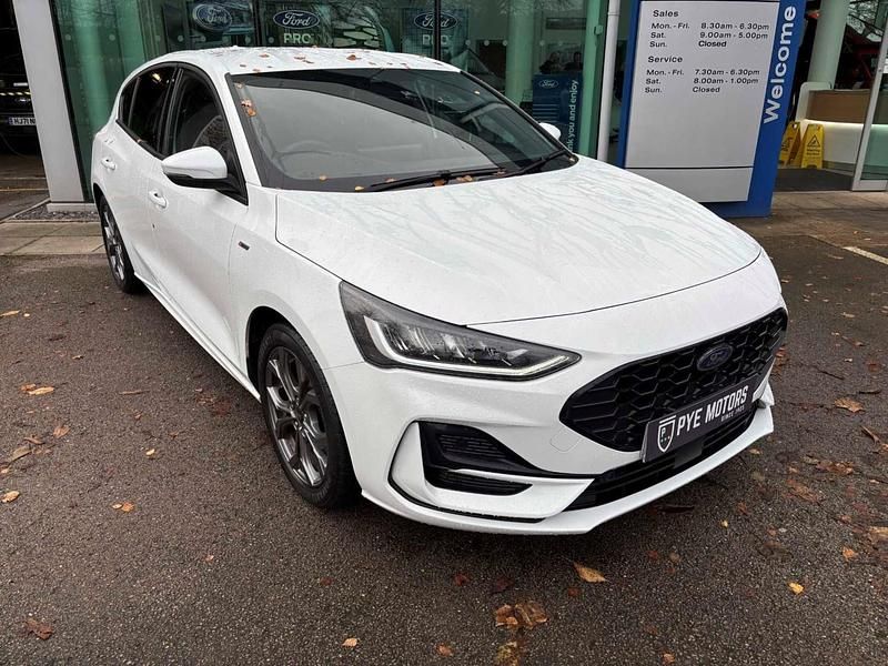 Used Ford Focus ST-Line 125 HP (91 kW) 2023 White Hatchback