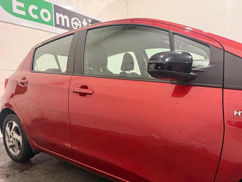 Used Toyota Yaris Hybrid 2015 Red Hatchback