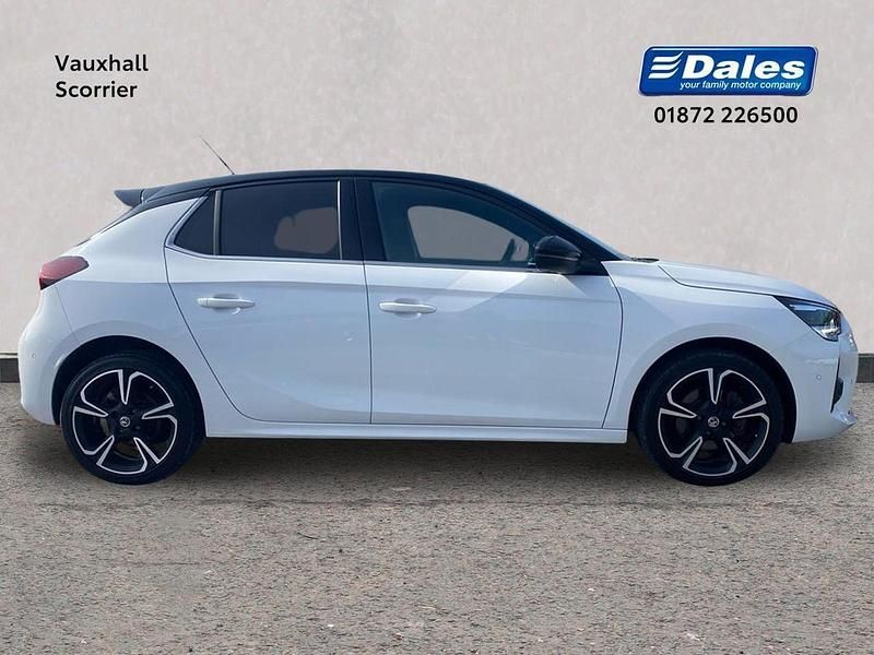 Second-hand Vauxhall Corsa Ultimate 128 CP (94 kW) 2022 Alb Hatchback