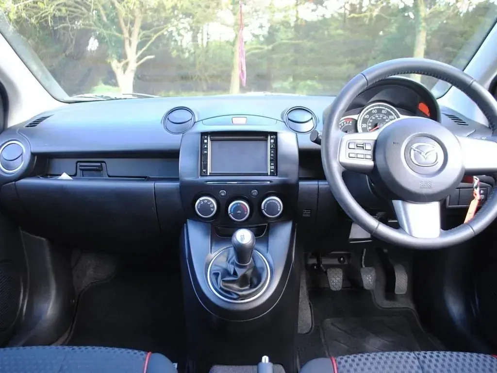 Usado Mazda 2 Edition 84 HP (61 kW) 2012 Branco Citadino