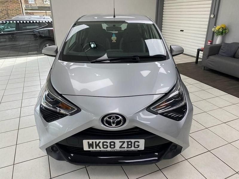 Used Toyota Aygo X-play 71 HP (52 kW) 2018 Silver Hatchback