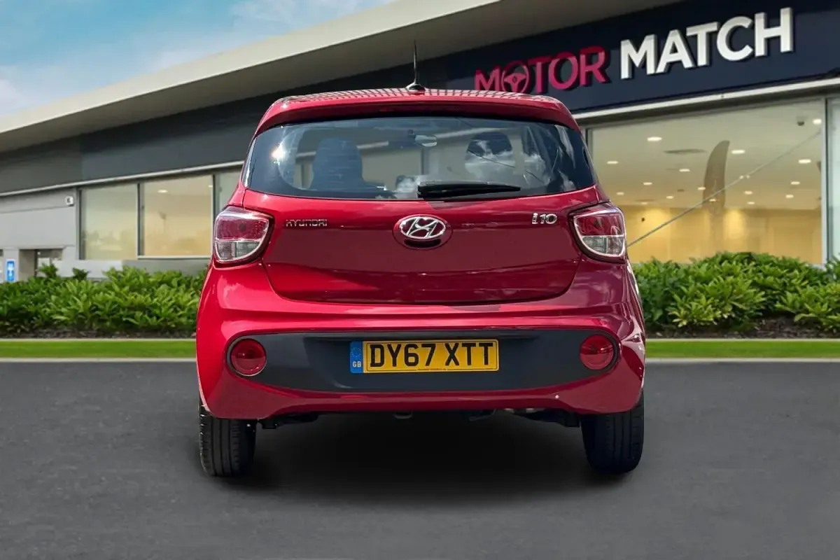 Used Hyundai i10 SE 67 HP (49 kW) 2017 Red Hatchback