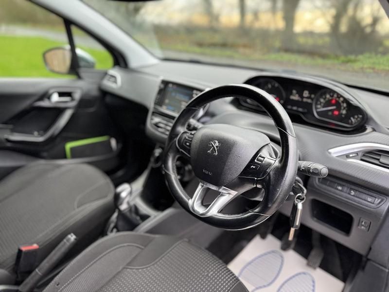 Używany Peugeot 208 Allure 2018 Srebrny Hatchback